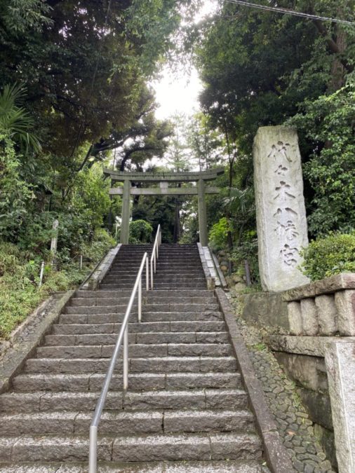 代々木八幡宮入口